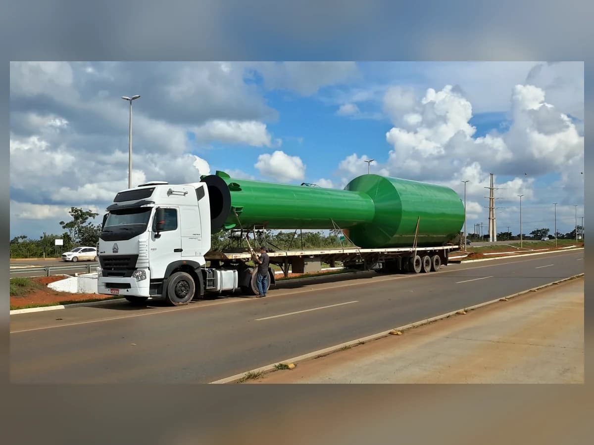 Transporte rodoviário de reservatório metálico tipo taça na cor verde fabricado pela MaisForte